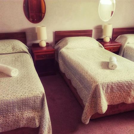 Amber Lodge Budget Accommodation กัลเวย์ ภายนอก รูปภาพ