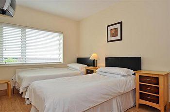 Amber Lodge Budget Accommodation กัลเวย์ ภายนอก รูปภาพ