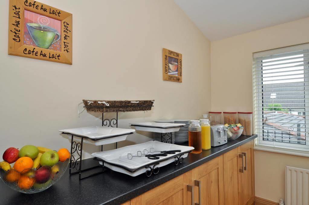 Amber Lodge Budget Accommodation กัลเวย์ ภายนอก รูปภาพ