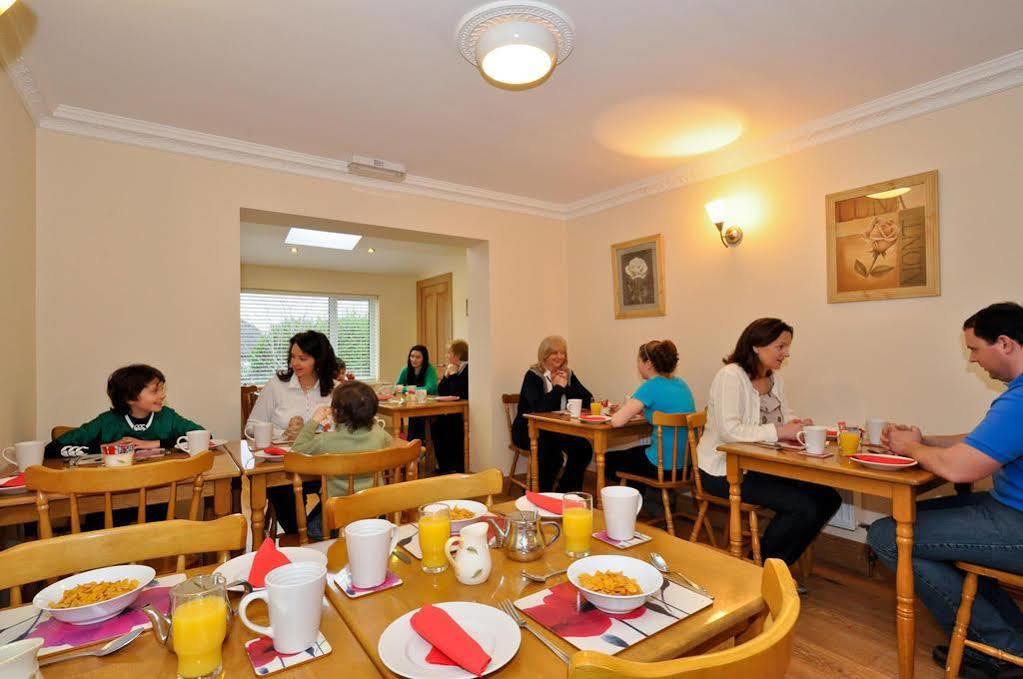Amber Lodge Budget Accommodation กัลเวย์ ภายนอก รูปภาพ